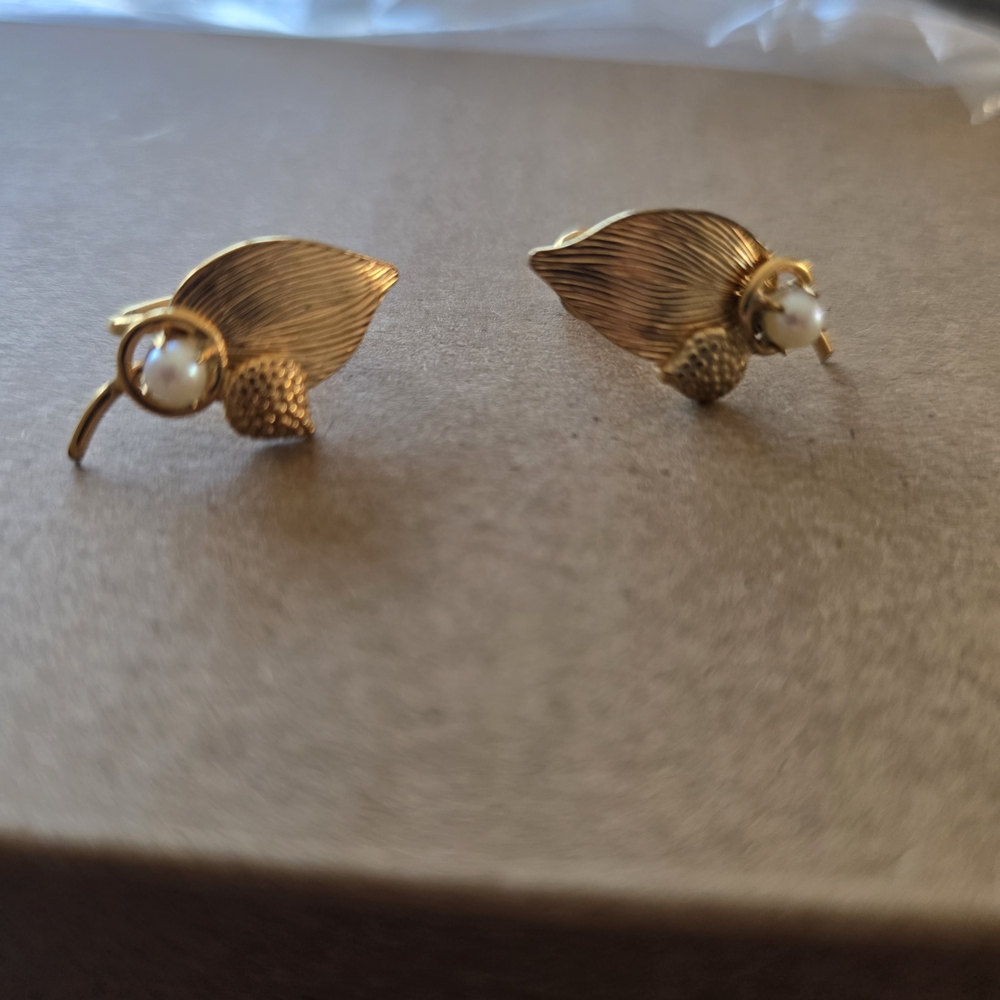 Gold Leaf Pearl Earrings